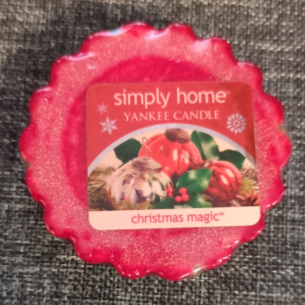 Yankee Candle Simply Home Christmas Magic Red Wax Tart - Picture 4 of 4